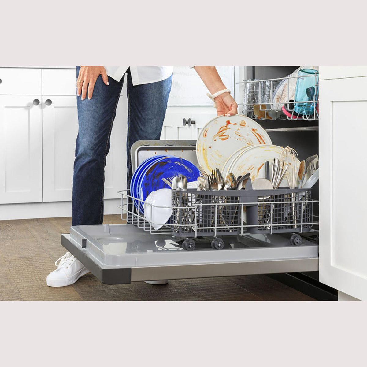 GE 24" Built-In Front Control Dishwasher White GDF511PGRWW